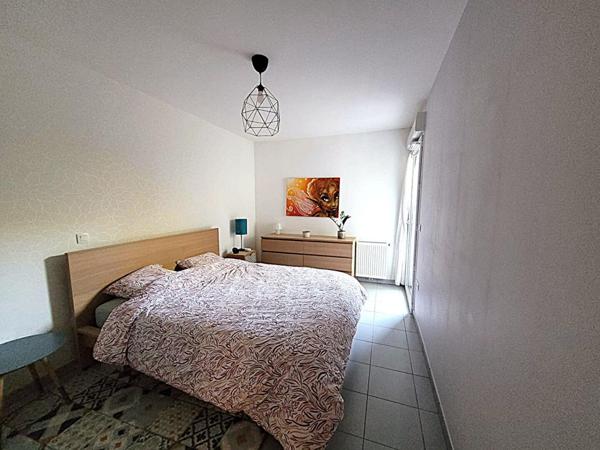 Appartement T3 double terrasse dans résidence sécurisée avec place parking