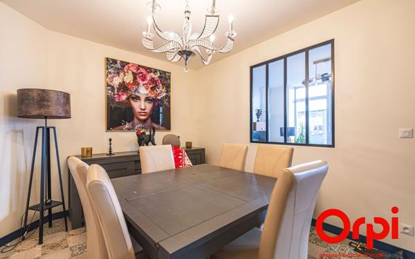 Immeuble à vendre    10 pièces •  La Fère