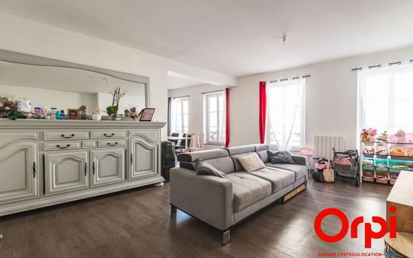 Immeuble à vendre    10 pièces •  La Fère