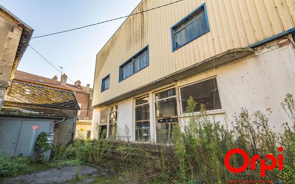 Immeuble à vendre    10 pièces •  La Fère