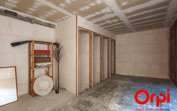 Immeuble à vendre    10 pièces •  La Fère