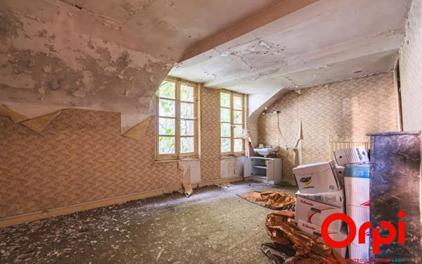 Immeuble à vendre    10 pièces •  La Fère