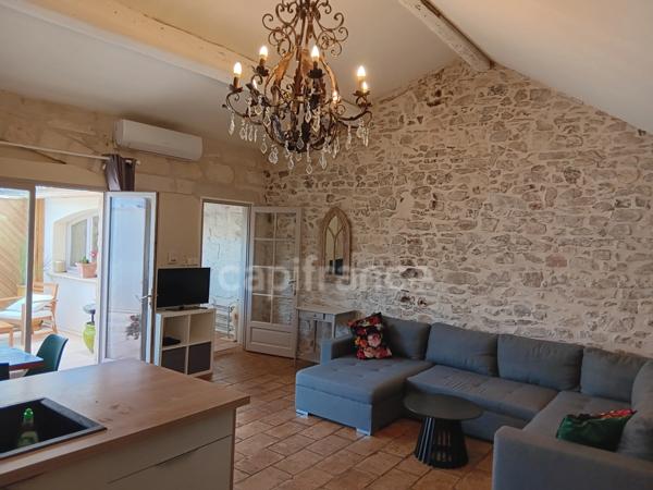 GARD (30) AIGUES-MORTES (30200) à vendre Immeuble mixte de 300 m 2 (1 grand local commercial et 3 appartements).