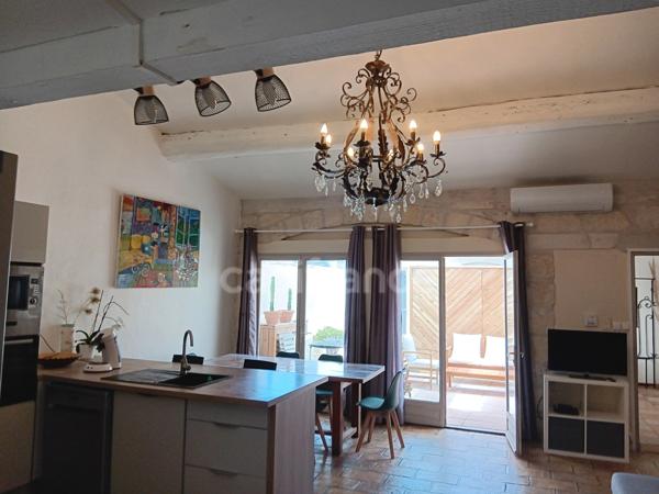 GARD (30) AIGUES-MORTES (30200) à vendre Immeuble mixte de 300 m 2 (1 grand local commercial et 3 appartements).