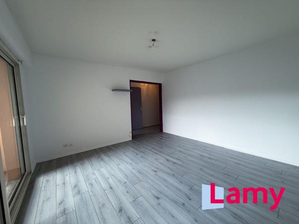 Appartement + cave + stationnement extérieur