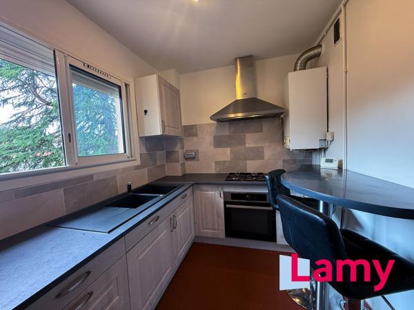 Appartement + cave + stationnement extérieur