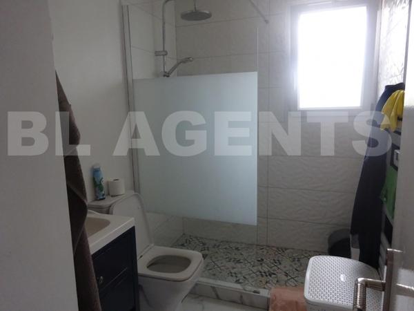 Maison moderne avec sous-sol total et jardin – Niort Les Brizeaux