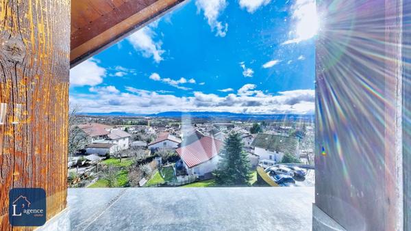 Grand appartement T2 Dernier étage Place de parking