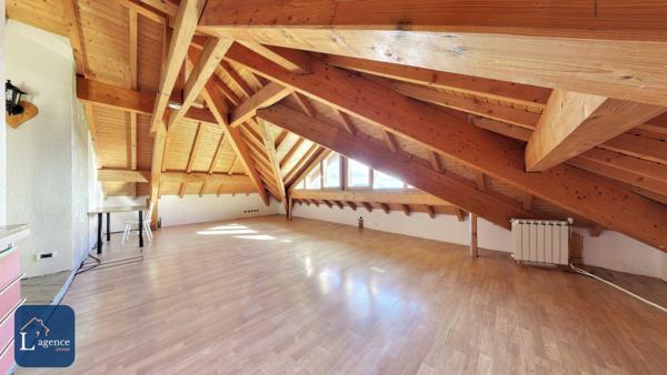 Grand appartement T2 Dernier étage Place de parking