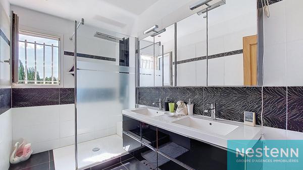 Maison Istres, T4, 3 chambres dont une au rez-de-chaussée, 100m², terrasse de 90m², piscine et jardin