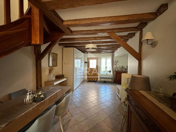 DEOLS - Au coeur du centre ville - Maison 150 m² h - 3 chambres, cour - cave.