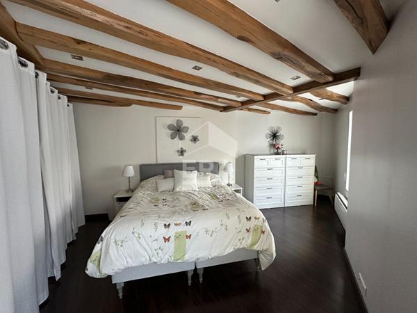 DEOLS - Au coeur du centre ville - Maison 150 m² h - 3 chambres, cour - cave.