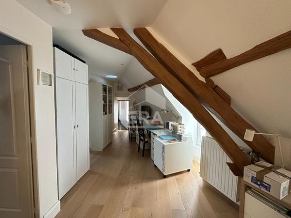 DEOLS - Au coeur du centre ville - Maison 150 m² h - 3 chambres, cour - cave.