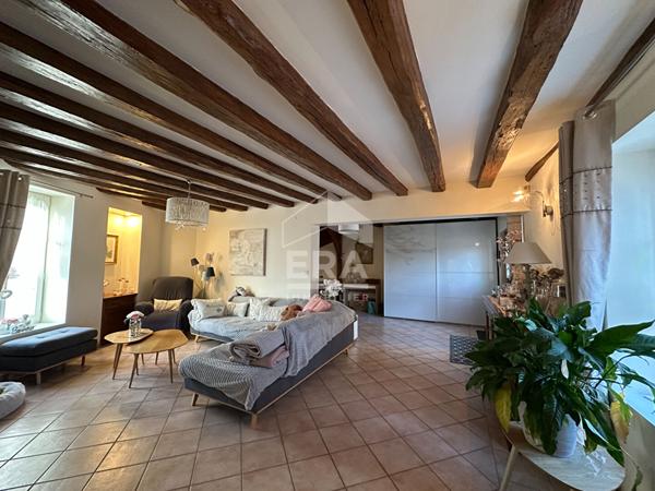 DEOLS - Au coeur du centre ville - Maison 150 m² h - 3 chambres, cour - cave.