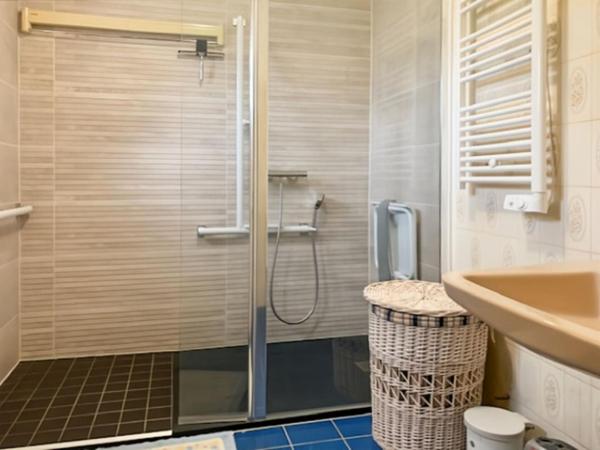 Maison de quartier entre ville et campagne