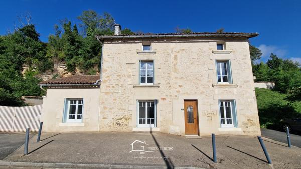 Maison de bourg spacieuse avec dépendances – Lusignan centre Lusignan (86600)