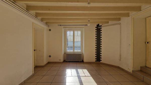 Maison de bourg spacieuse avec dépendances – Lusignan centre Lusignan (86600)