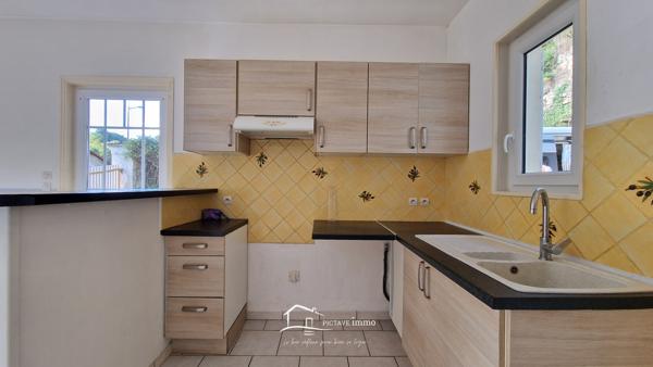 Maison de bourg spacieuse avec dépendances – Lusignan centre Lusignan (86600)