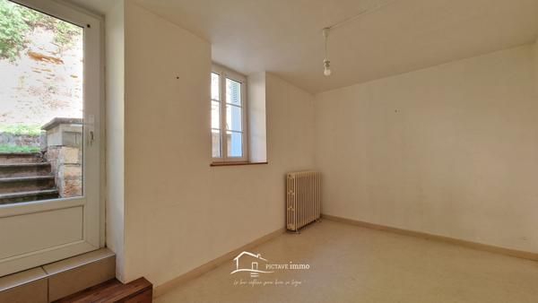 Maison de bourg spacieuse avec dépendances – Lusignan centre Lusignan (86600)