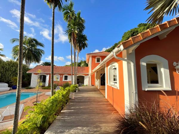 MAGNIFIQUE VILLA DE STANDING EN MARTINIQUE (972)
