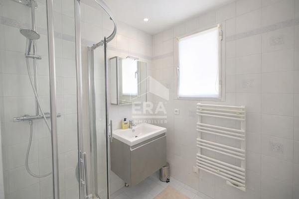 RARE. Superbe 5 pièces avec vue mer, master suite, résidence dominante. Tout à pied