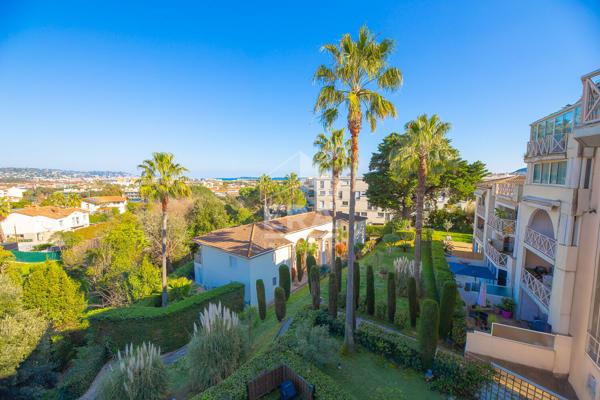 RARE. Superbe 5 pièces avec vue mer, master suite, résidence dominante. Tout à pied