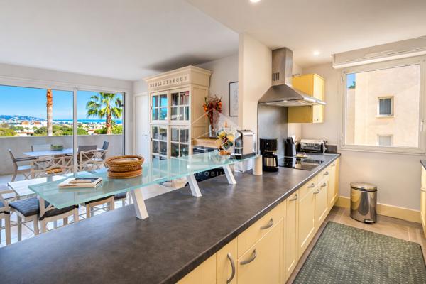 RARE. Superbe 5 pièces avec vue mer, master suite, résidence dominante. Tout à pied