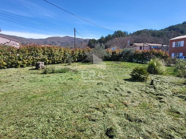 Terrain de 388m2 à bâtir sur l' Escale 04160 , hors lotissement.