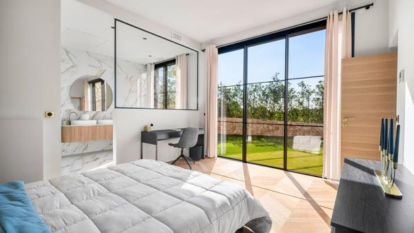 Propriété unique avec piscine et spa, dans un environnement paisible