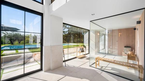 Propriété unique avec piscine et spa, dans un environnement paisible