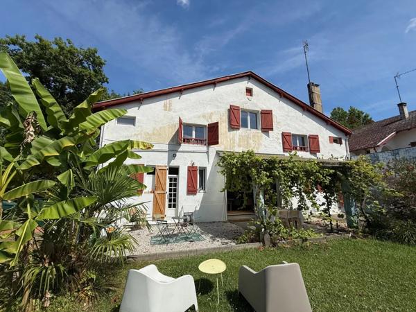 Belle maison de ville avec jardin privé