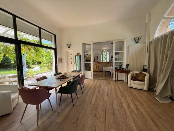 Belle maison de ville avec jardin privé