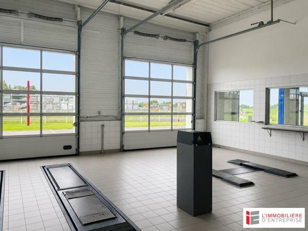 Local d’activite de 672m2 à LANNION