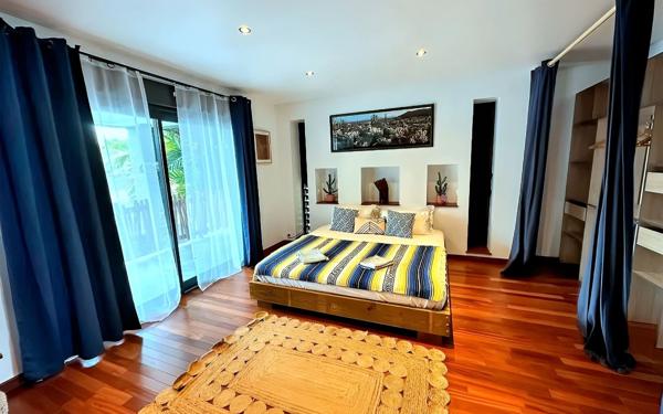 Maison à vendre    12 pièces •  Saint-François