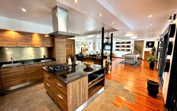 Maison à vendre    12 pièces •  Saint-François