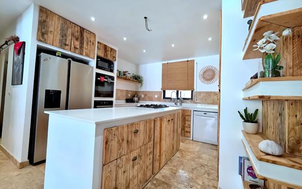 Maison à vendre    12 pièces •  Saint-François