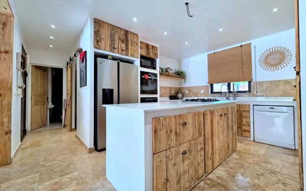 Maison à vendre    12 pièces •  Saint-François