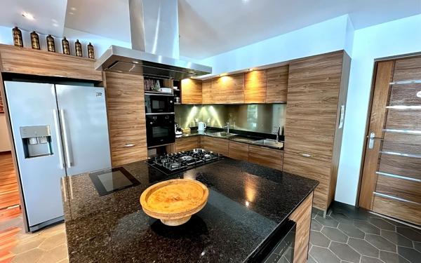 Maison à vendre    12 pièces •  Saint-François