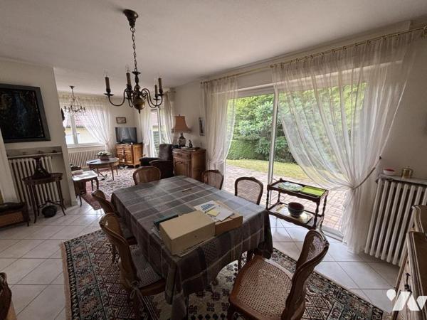 Maison 4 pièces (env. 96 m²) sur sous-sol complet, située dans un secteur résidentiel calme et prisé
