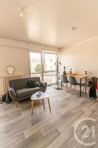 Appartement T1 à vendre  1 pièce - 30,75 m 2   LAVAL  - 53