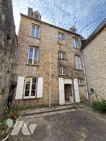 Charmant Hôtel Particulier du 18ème au Cœur de Valognes