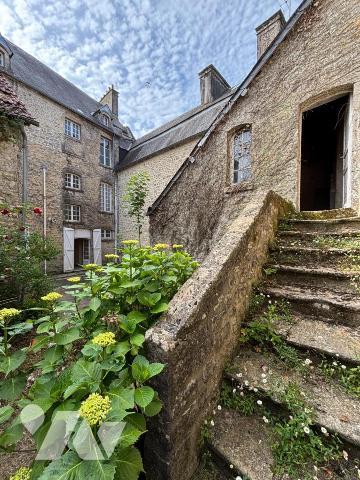 Charmant Hôtel Particulier du 18ème au Cœur de Valognes