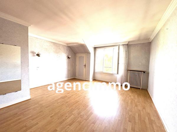 À vendre - Maison individuelle, 8 pièces située à Bagneux (92220)