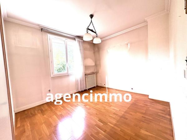 À vendre - Maison individuelle, 8 pièces située à Bagneux (92220)
