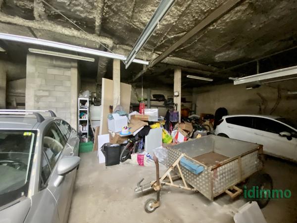 Maison, de caractère en pierre, avec ascenseur et un terrain arboré, proche des commodités à Annonay. Annonay (07100)
