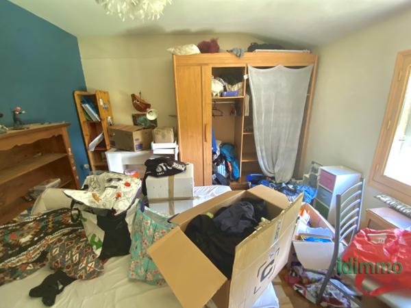 Maison, de caractère en pierre, avec ascenseur et un terrain arboré, proche des commodités à Annonay. Annonay (07100)