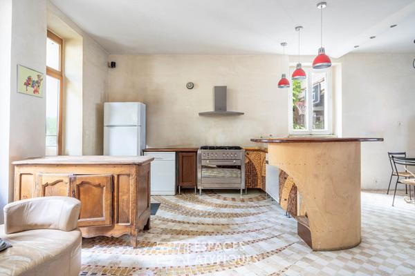 Maison avec atelier et jardin