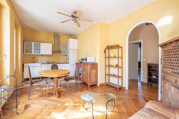 Maison avec atelier et jardin