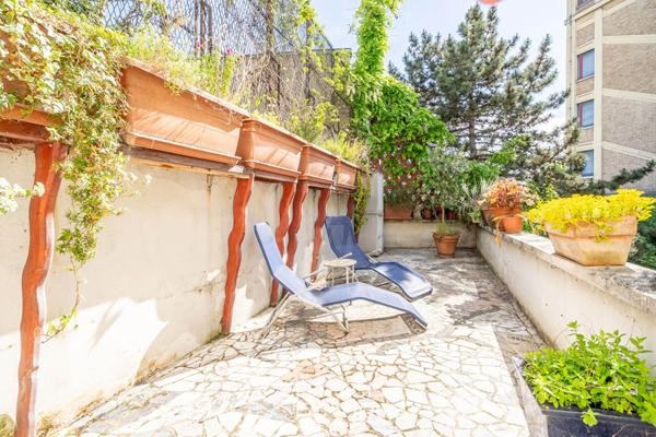 Maison avec atelier et jardin