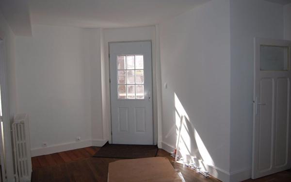 Immeuble à vendre    5 pièces • 96,77 m2 Saint-Satur